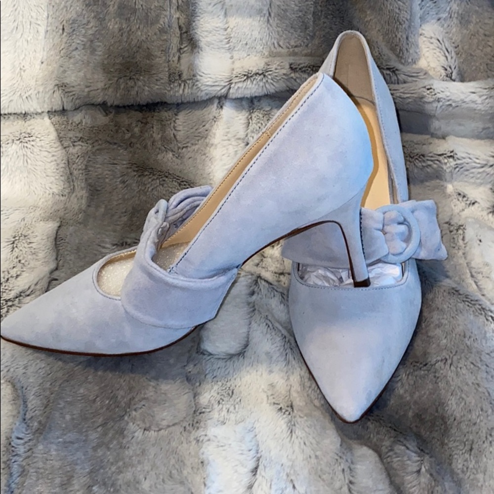 NWOT Light Blue Nine West short heels,.